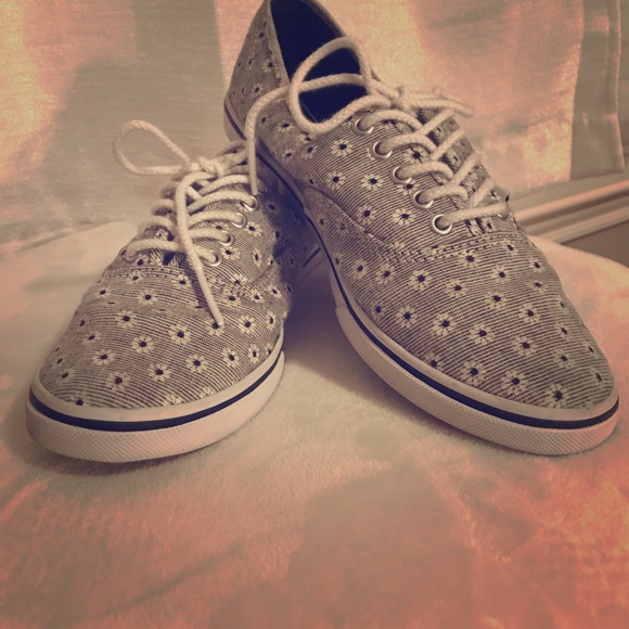 vans authentic lo pro floral chambray